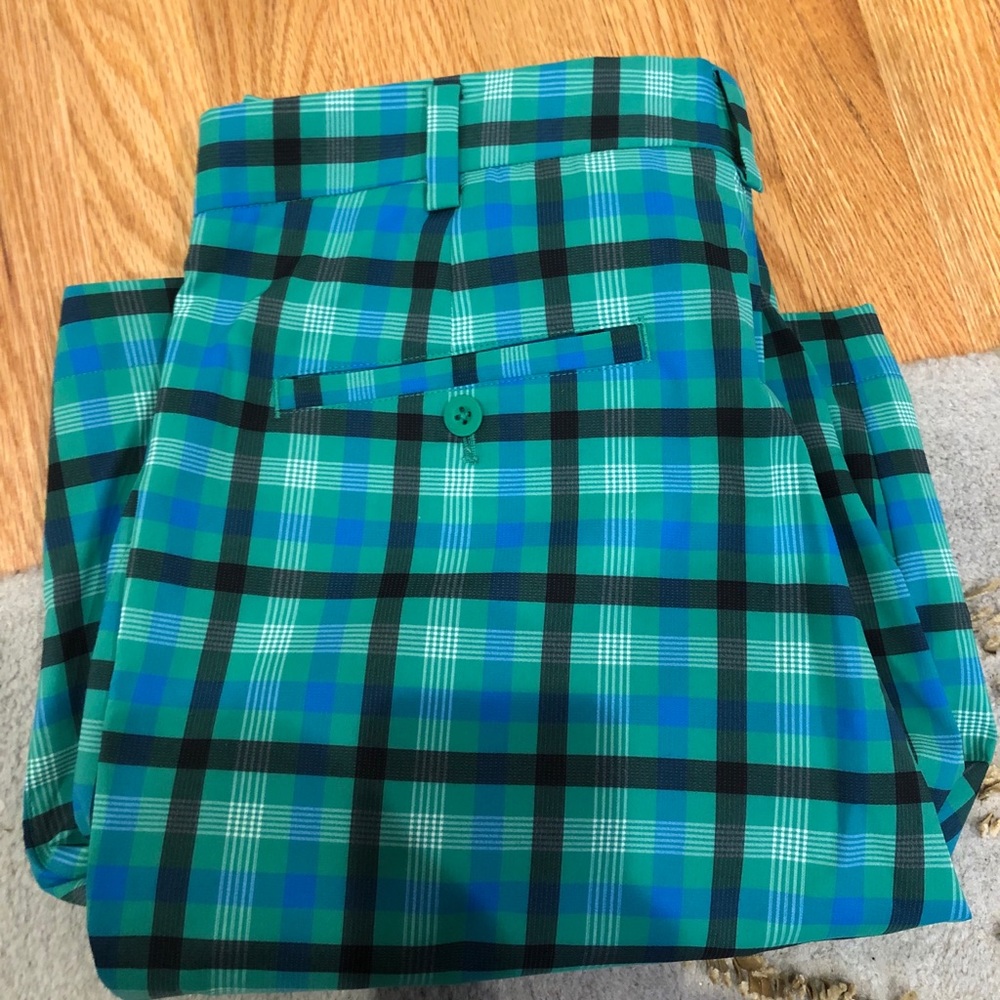 Men’s golf shorts